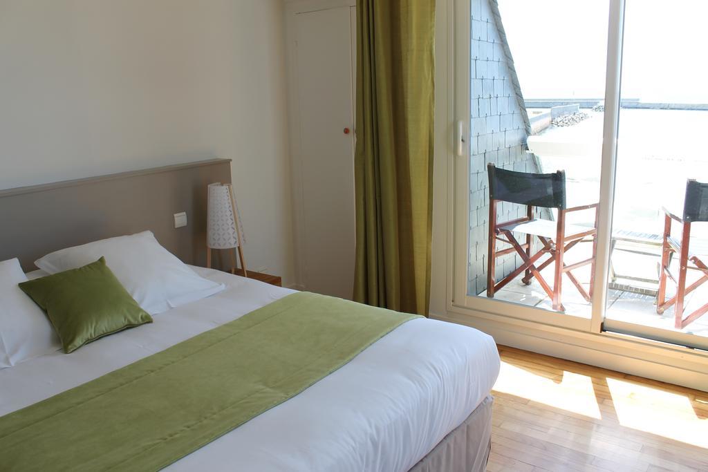 Le Poisson D'avril Hotel